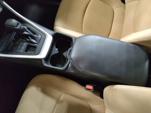 Used 2021 Toyota RAV4 LE w/ Carpet Mat Package (TMS) AWD/4WD image 26