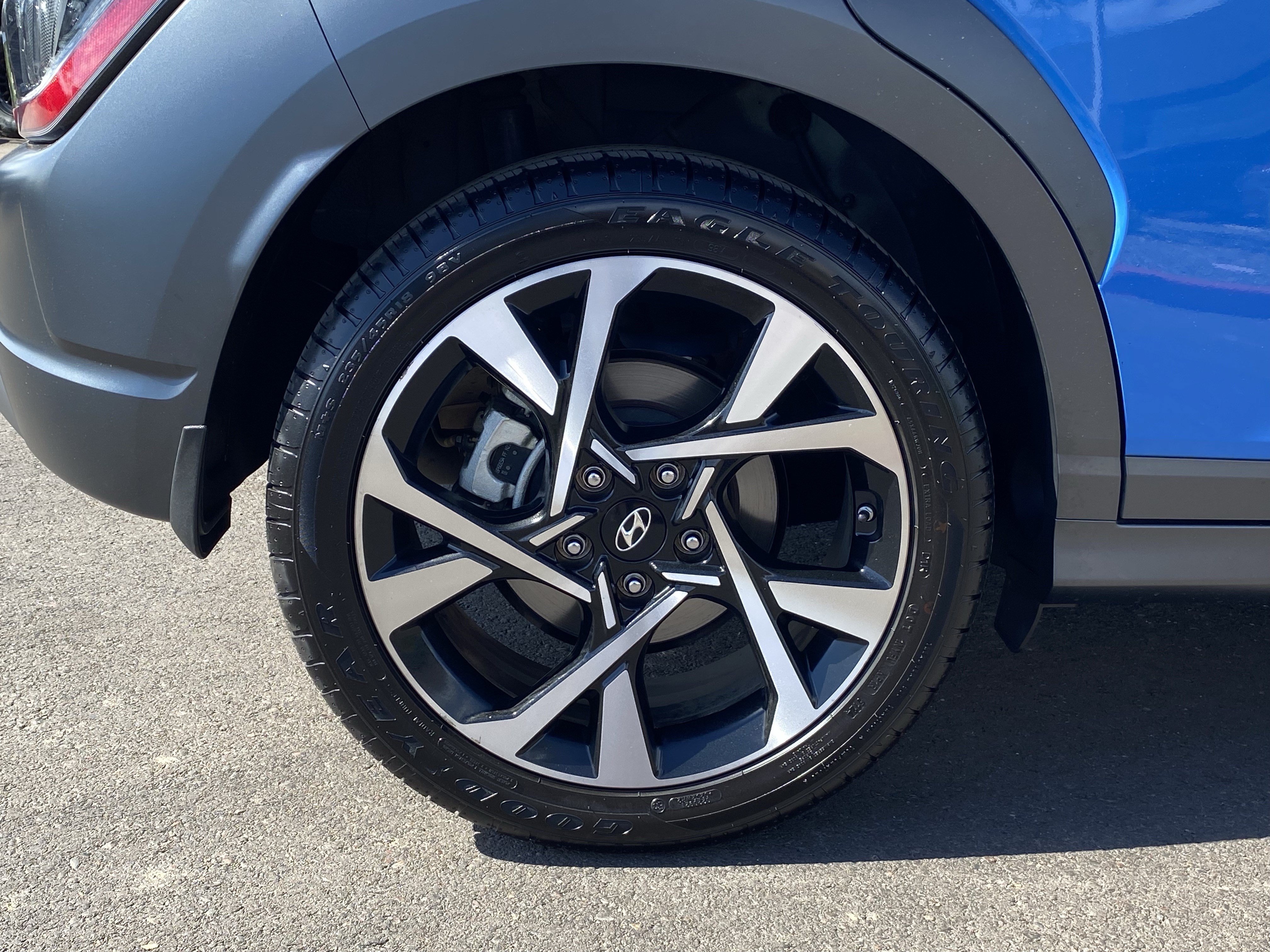 Certified 2022 Hyundai Kona Limited FWD image 9