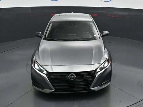 Used 2025 Nissan Altima 2.5 SV FWD image 19