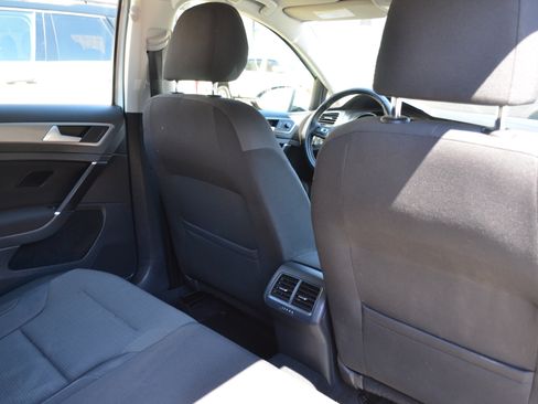 Used 2016 Volkswagen Golf S image 19