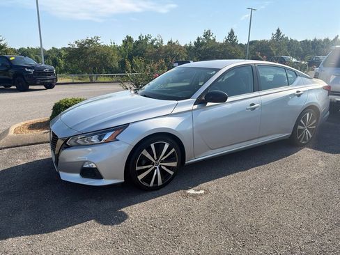 Used 2020 Nissan Altima 2.5 SR FWD image 11