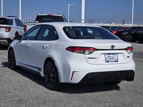 Used 2024 Toyota Corolla SE FWD image 5