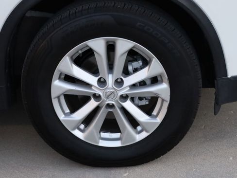 Used 2014 Nissan Rogue SV image 33