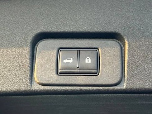Certified 2023 Nissan Rogue SV w/ SV Premium B Package AWD/4WD image 18