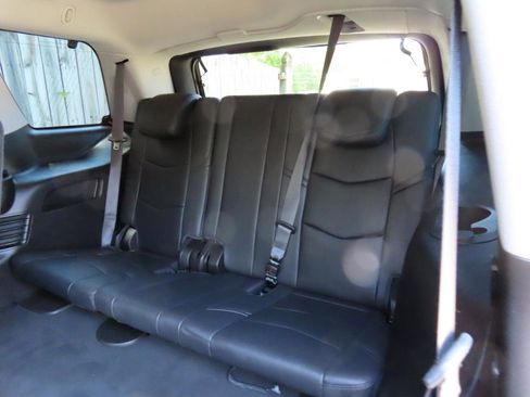 Used 2018 Cadillac Escalade Premium Luxury RWD image 21