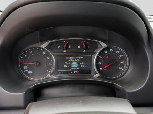Used 2024 GMC Terrain SLT AWD/4WD image 10