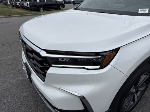 Used 2025 Honda Pilot Touring image 6