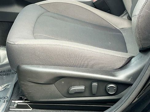 Used 2025 Subaru Crosstrek 2.0i Premium image 18