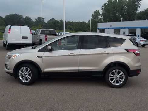 Used 2017 Ford Escape SE FWD image 2