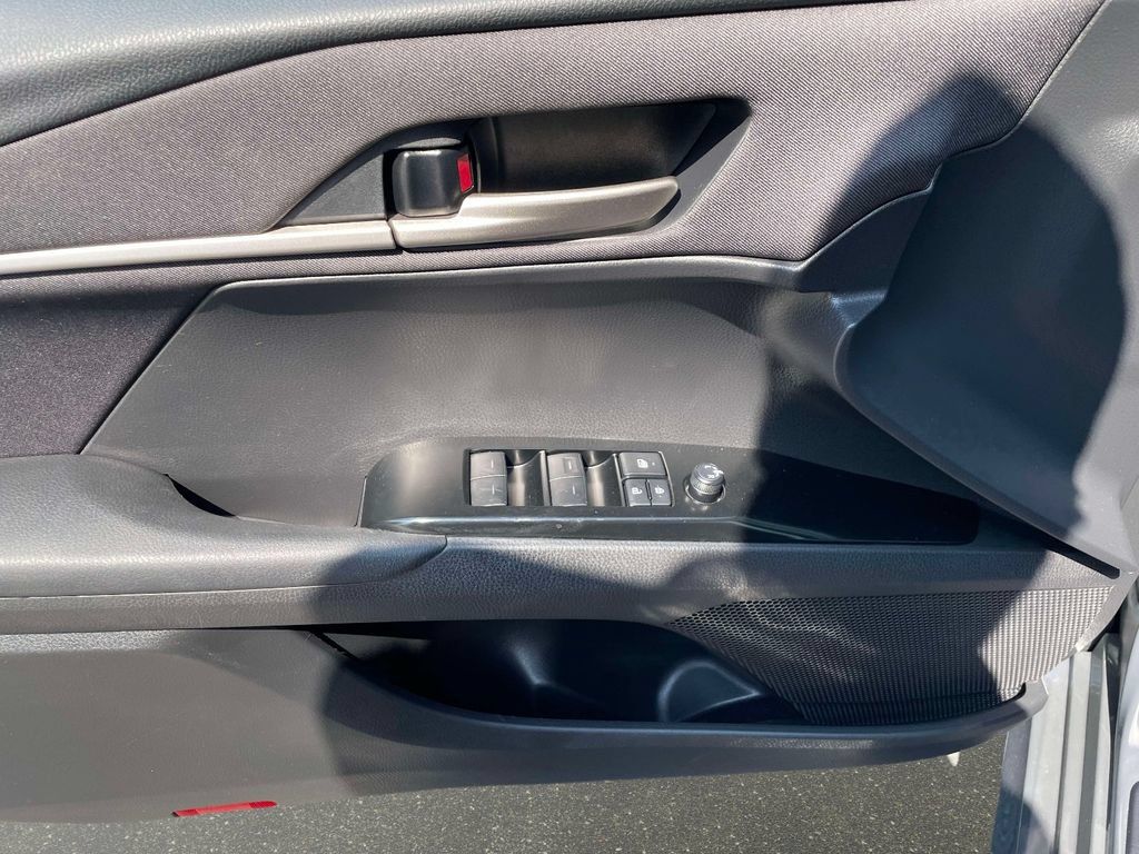 Used 2025 Toyota Camry LE FWD image 18