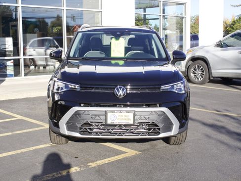 New 2025 Volkswagen Taos SE image 2