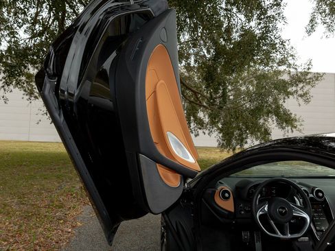 Used 2025 McLaren GTS image 64