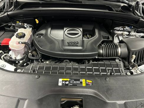 Used 2023 Jeep Grand Cherokee Overland AWD/4WD image 27