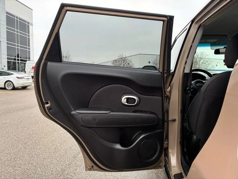 Used 2015 Kia Soul FWD image 14