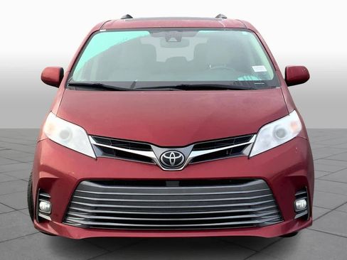 Used 2020 Toyota Sienna XLE w/ XLE Navigation Package image 4