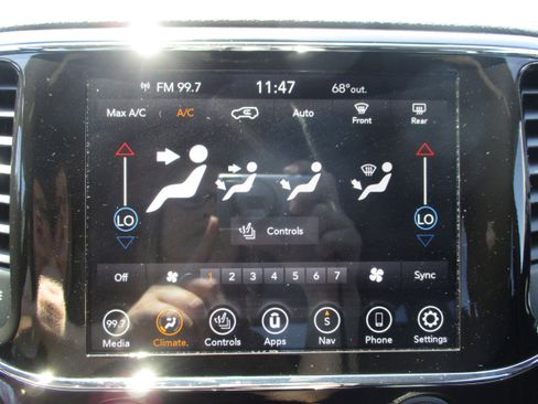 Used 2022 Jeep Grand Cherokee Laredo X image 21