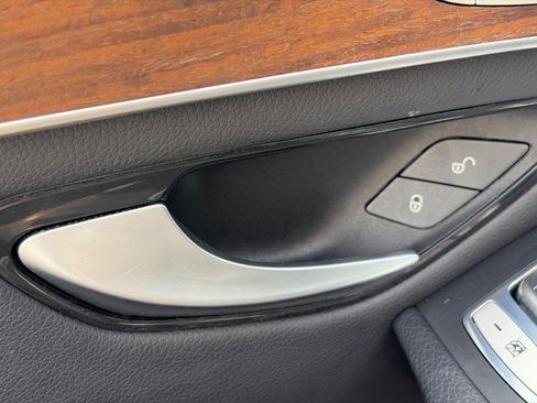 Used 2020 Mercedes-Benz GLC 300 4MATIC image 23
