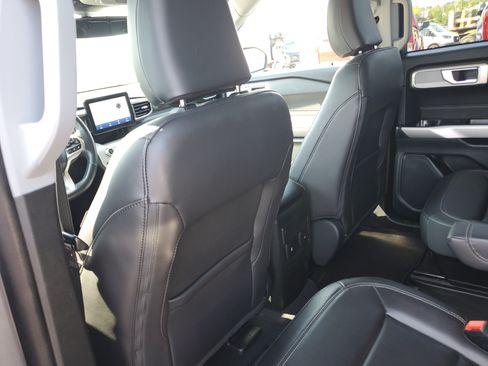 Used 2023 Ford Explorer XLT w/ Equipment Group 202A AWD/4WD image 15