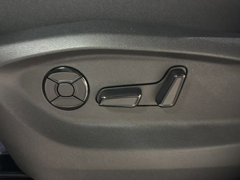 New 2026 Volkswagen Tiguan SE AWD/4WD image 17