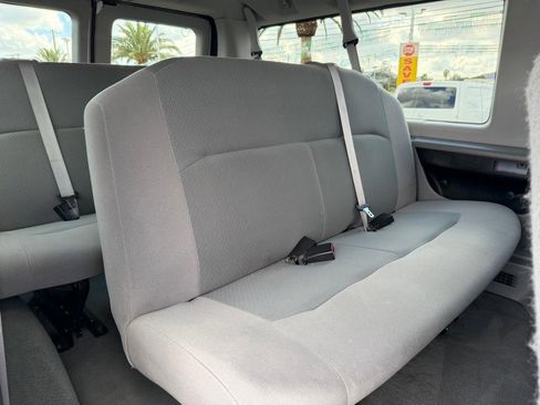 Used 2010 Ford E-350 and Econoline 350 Super Duty Wagon image 36