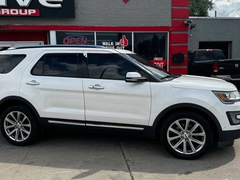 Used 2016 Ford Explorer Limited w/ Equipment Group 301A AWD/4WD image 4