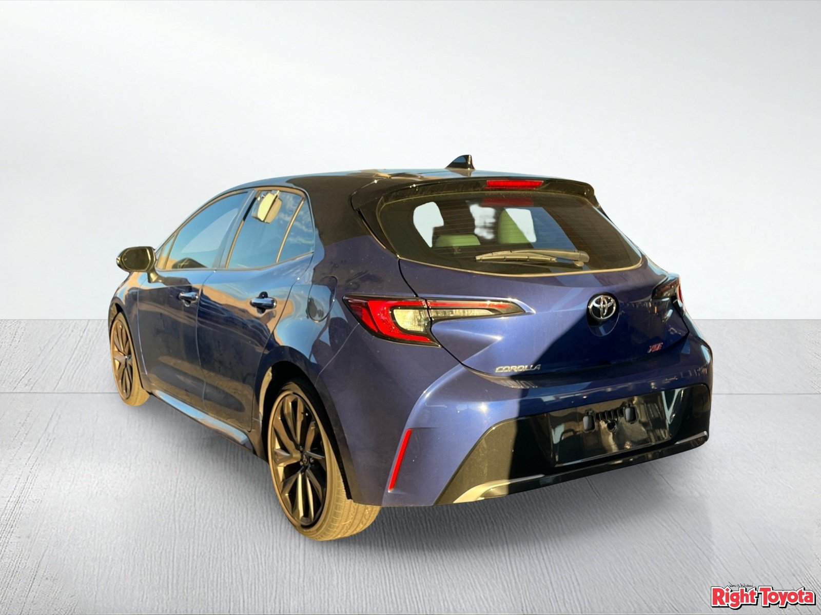 Used 2024 Toyota Corolla XSE FWD image 3