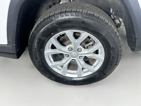 Used 2023 Jeep Grand Cherokee Limited image 11