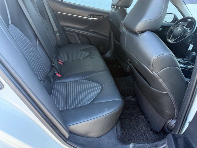 Used 2020 Toyota Camry SE w/ Blackout Package FWD image 11
