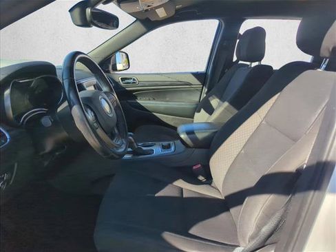 Used 2019 Jeep Grand Cherokee Laredo image 14