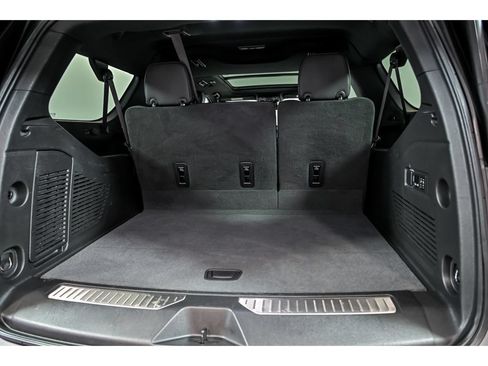 Used 2023 Chevrolet Suburban RST w/ Luxury Package AWD/4WD image 9