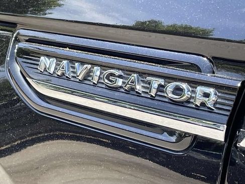 Used 2024 Lincoln Navigator L Reserve AWD/4WD image 10