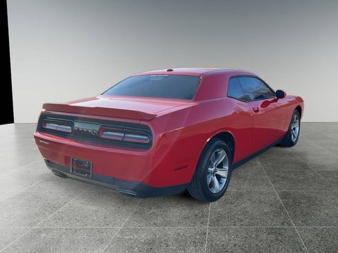 Used 2019 Dodge Challenger SXT image 6