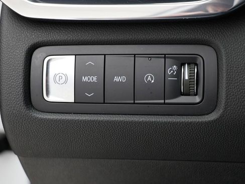 Used 2025 GMC Acadia Elevation image 25