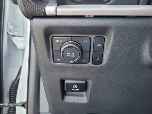 Used 2025 Ford Expedition Active AWD/4WD image 25