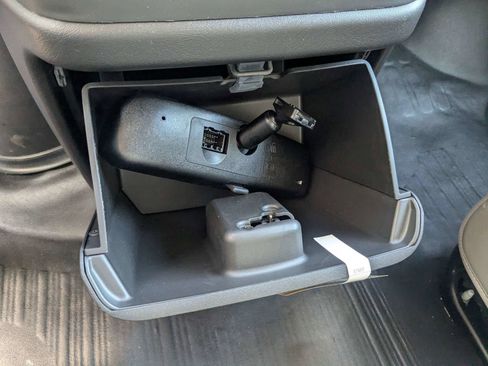 Used 2022 Chevrolet Express 3500 w/ Power Convenience Package RWD image 18