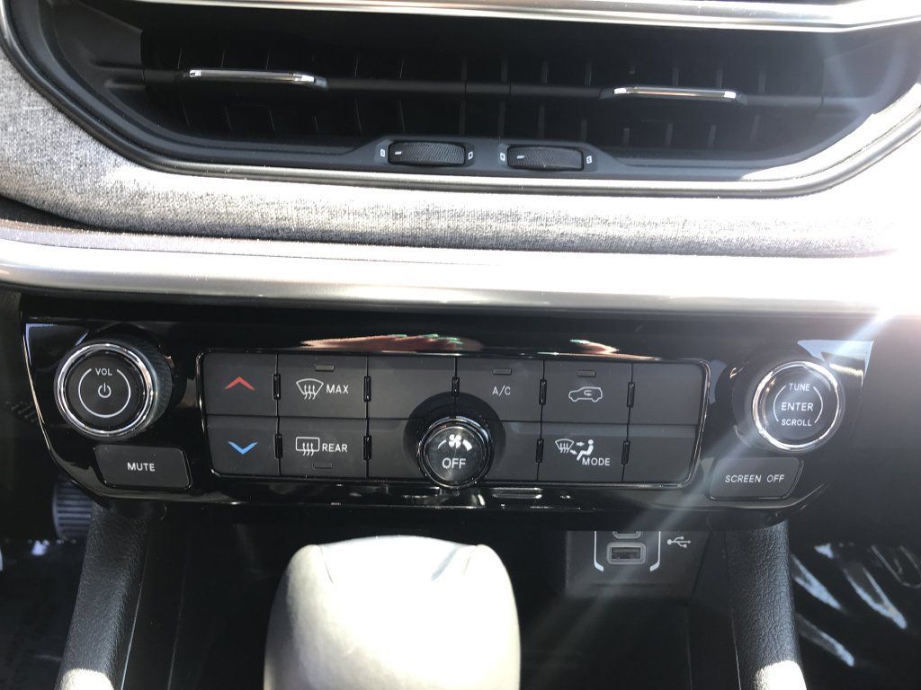Used 2022 Jeep Compass Latitude AWD/4WD image 26