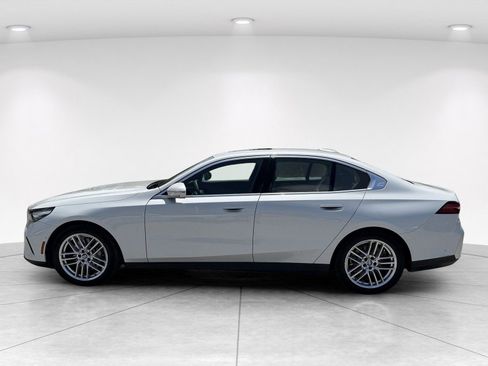 Certified 2025 BMW 530i RWD image 7