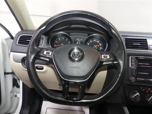 Used 2017 Volkswagen Jetta SE FWD image 30