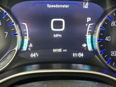 Used 2023 Chrysler Pacifica Touring-L FWD image 34