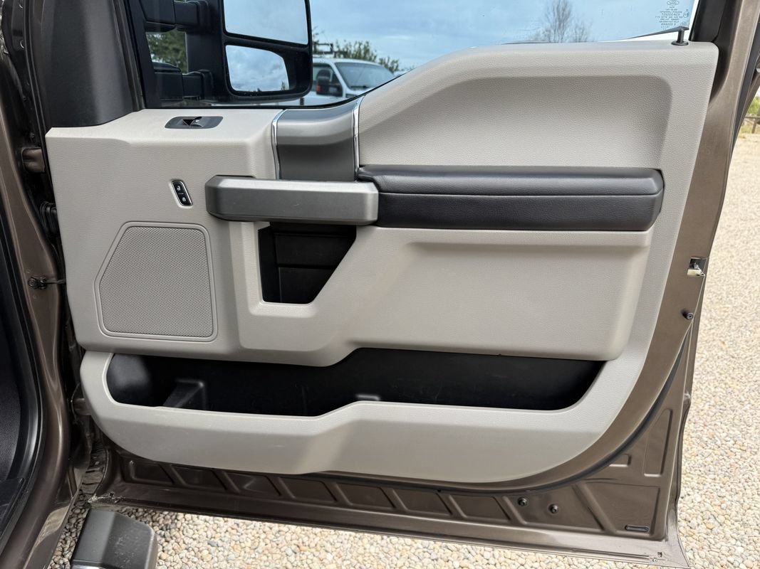 Used 2017 Ford F250 XLT w/ XLT Premium Package AWD/4WD image 13