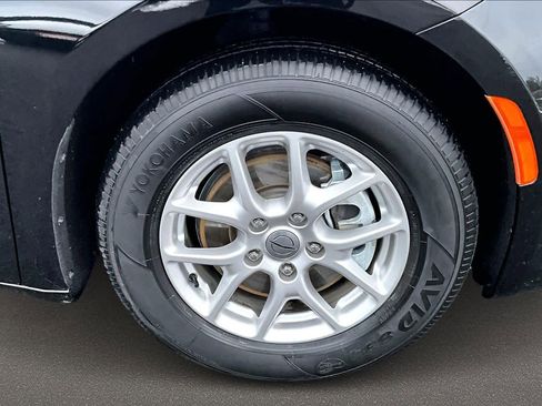 Used 2024 Chrysler Pacifica Touring-L image 34