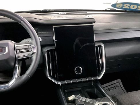 Used 2025 GMC Acadia Elevation image 9