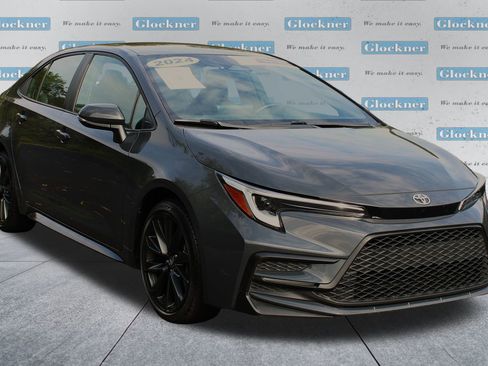 Used 2024 Toyota Corolla SE image 3