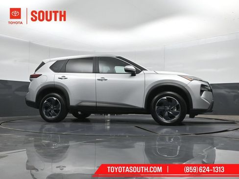 Used 2024 Nissan Rogue SV AWD/4WD image 38
