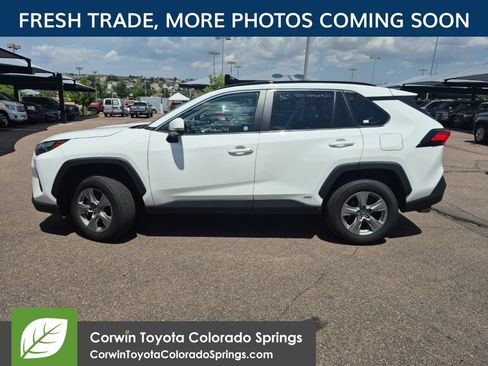 Used 2025 Toyota RAV4 XLE AWD/4WD image 5
