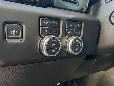 Used 2023 GMC Sierra 1500 AT4 image 18