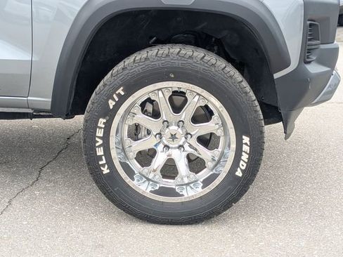 Used 2023 Chevrolet Colorado Trail Boss w/ Technology Package image 11