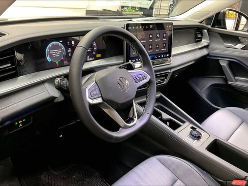 New 2026 Volkswagen Tiguan SE image 8