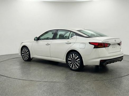 Used 2025 Nissan Altima 2.5 SV image 6