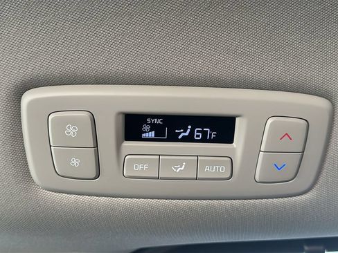 Used 2026 Kia Carnival EX FWD image 31